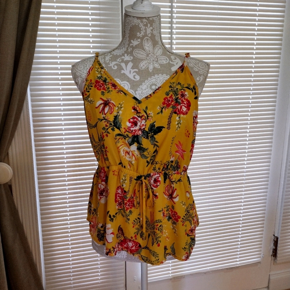 STRAPPY FLOWY SUMMER TOP